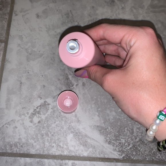 NEW KYLIE SKIN WALNUT FACE SCRUB - Picture 2 of 3